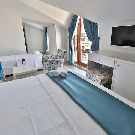 Emre 10 מלון דטקה